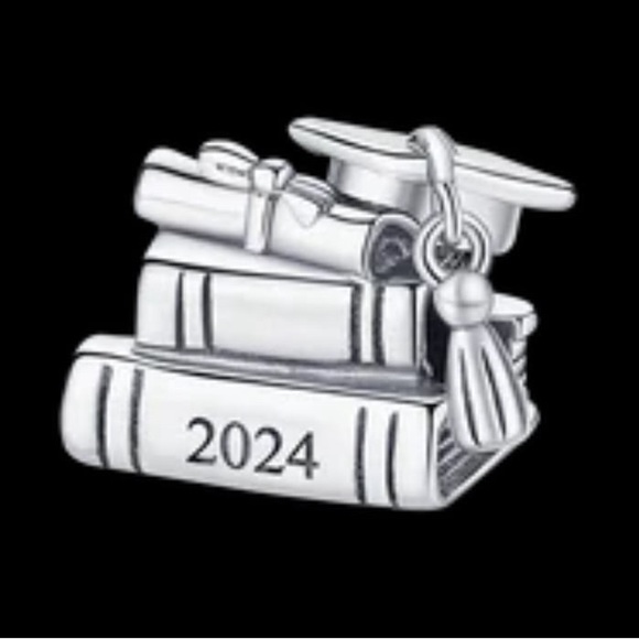 Pandora 2024 graduation bracelet size 17cm with 6 charms and keychain - Picture 12 of 12